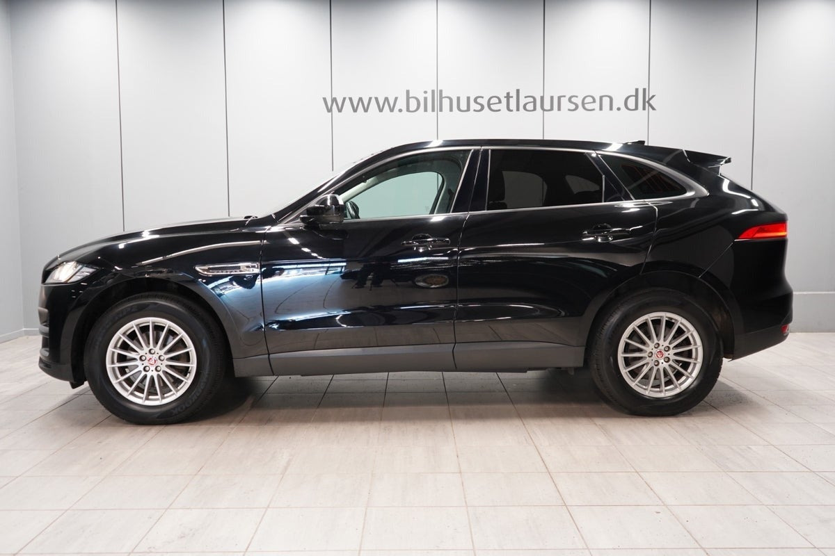Sort Jaguar F-Pace fra 2018