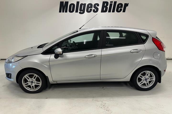 Sølv Ford Fiesta fra 2014