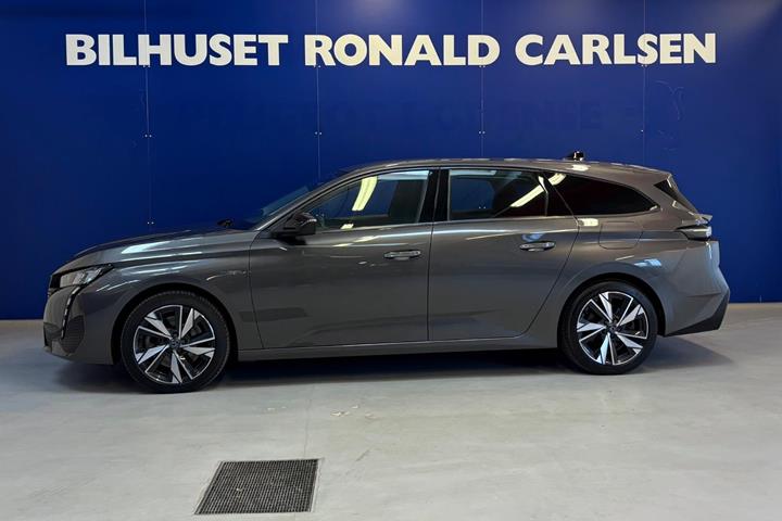 Grå Peugeot 308 fra 2022