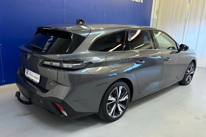 Grå Peugeot 308 fra 2022