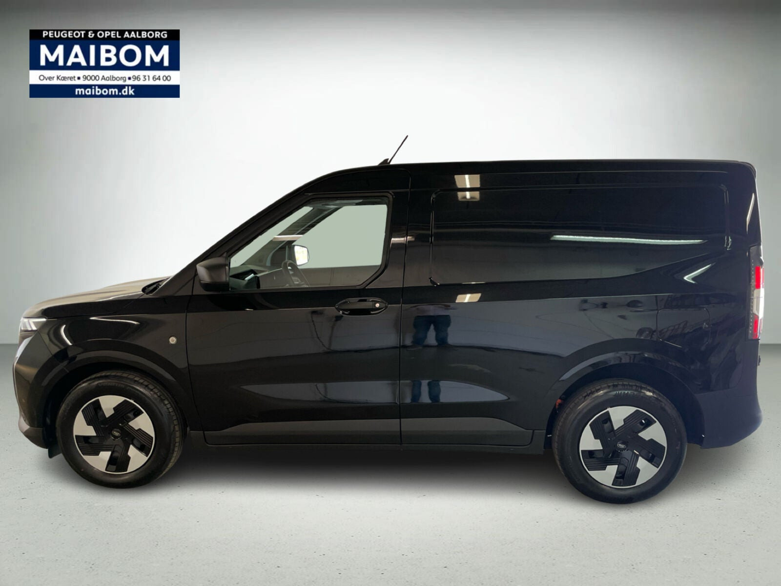 Sort Ford E-Transit Courier fra 2025