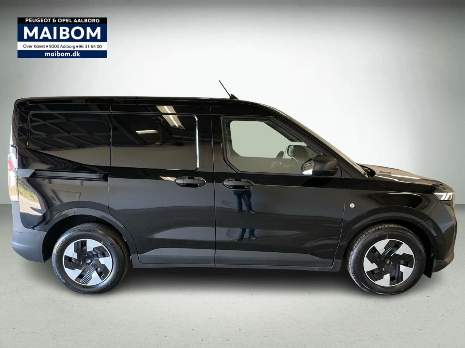Sort Ford E-Transit Courier fra 2025