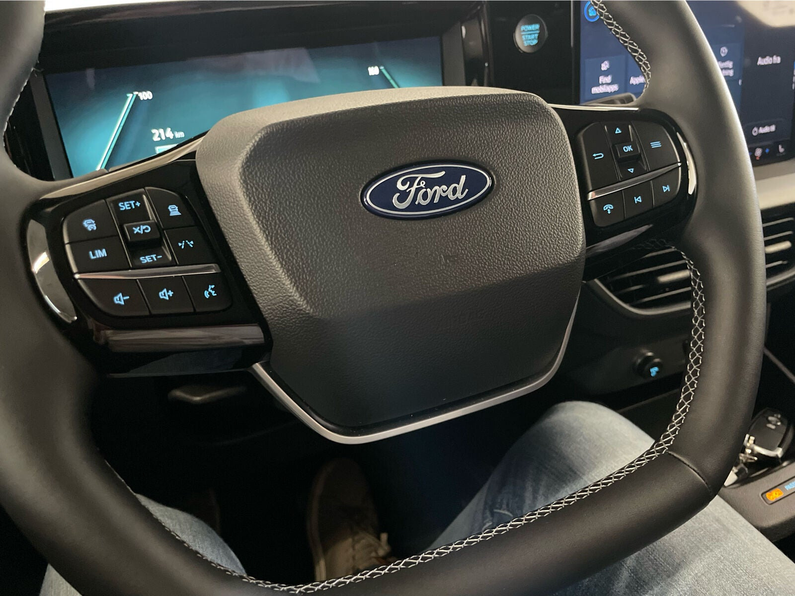 Sort Ford E-Transit Courier fra 2025