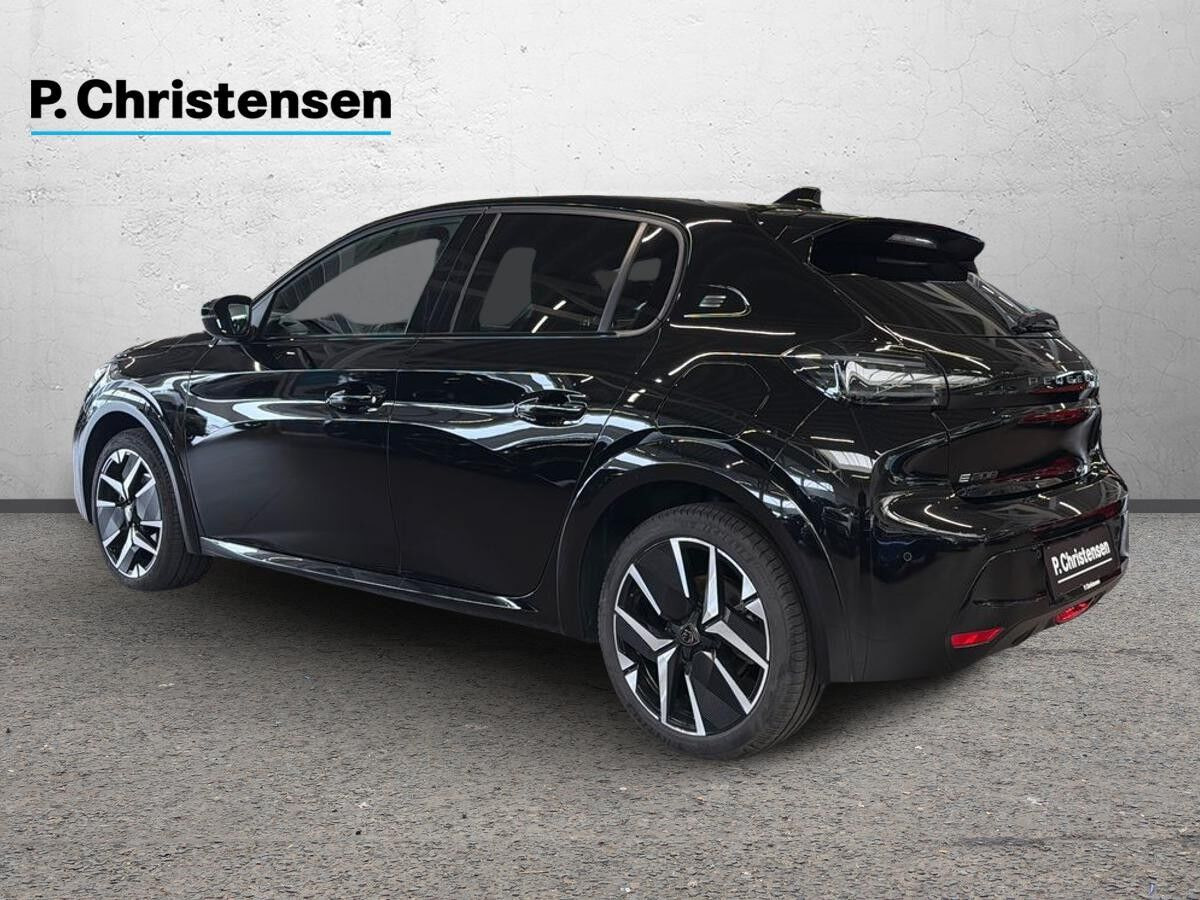 Sort Peugeot e-208 fra 2025