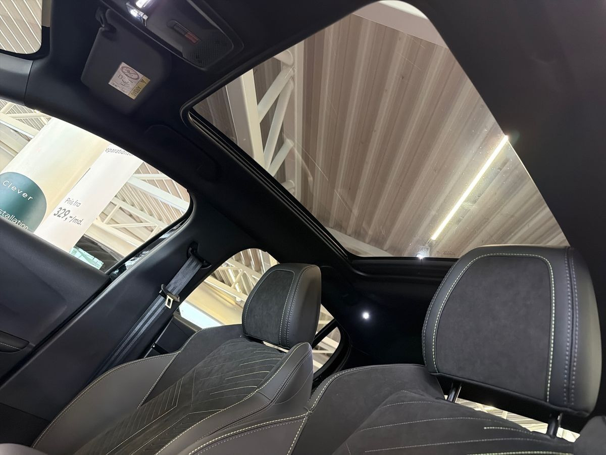Sort Peugeot e-208 fra 2025
