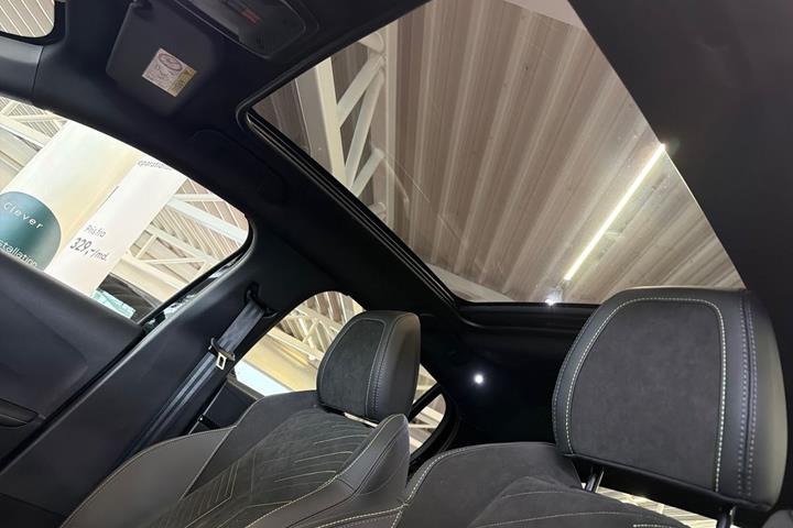 Sort Peugeot e-208 fra 2025