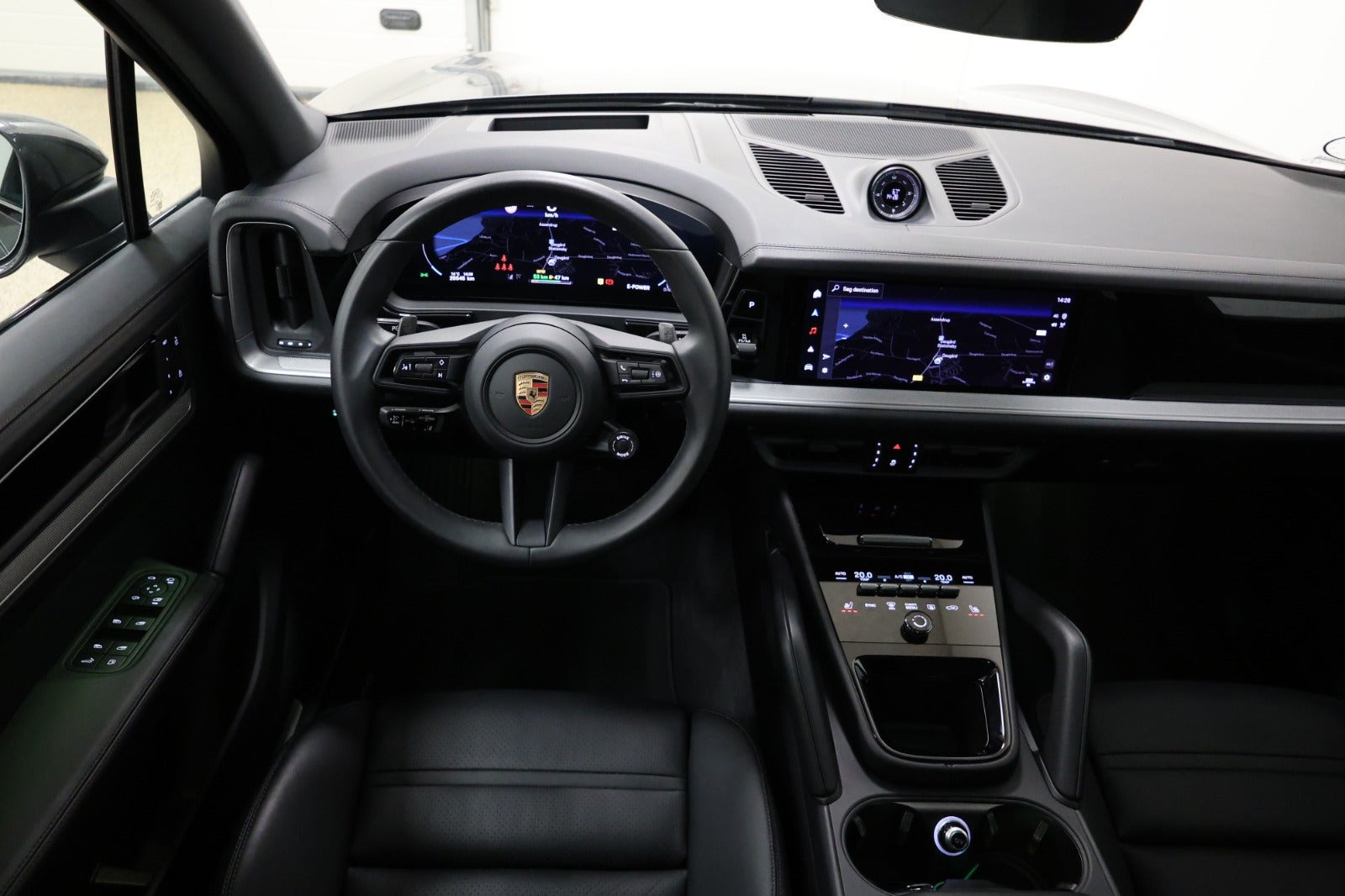 Grå Porsche Cayenne fra 2025