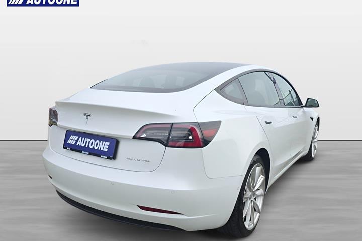 Hvid Tesla Model 3 fra 2020