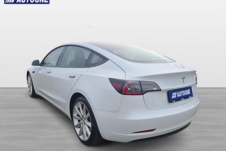 Hvid Tesla Model 3 fra 2020