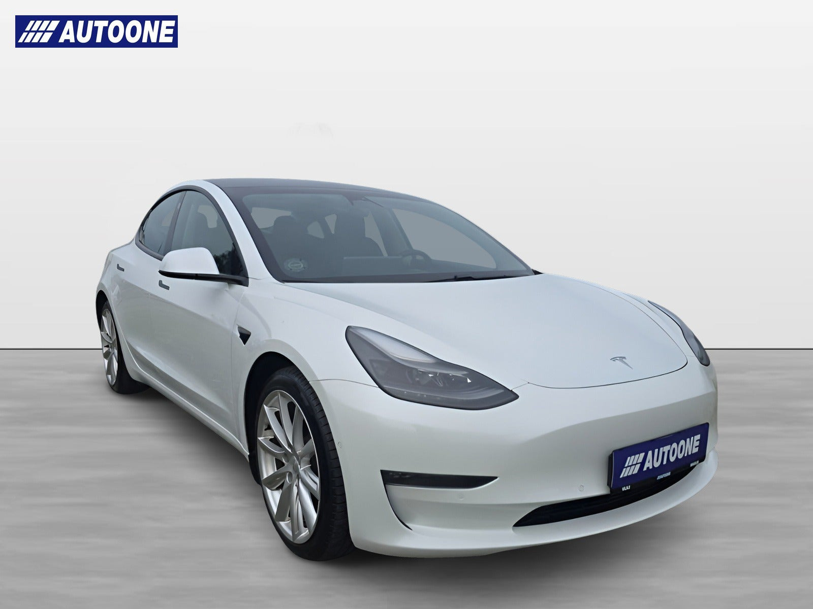 Hvid Tesla Model 3 fra 2020