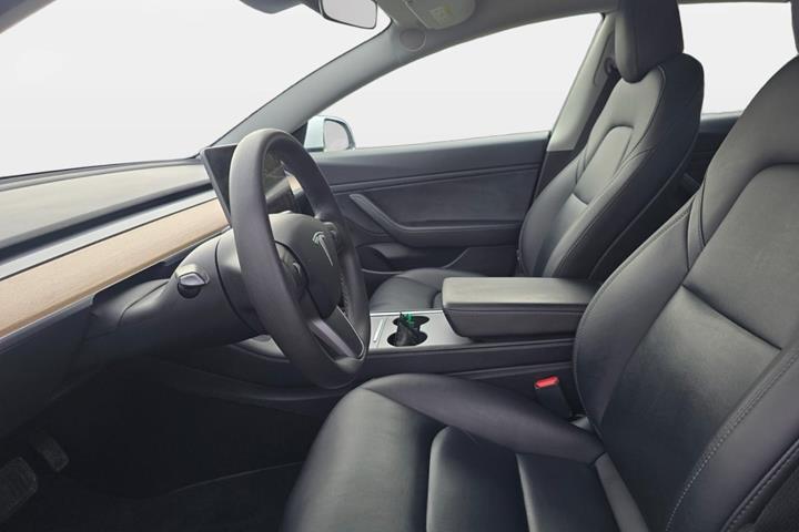 Hvid Tesla Model 3 fra 2020