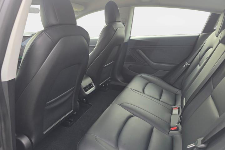 Hvid Tesla Model 3 fra 2020