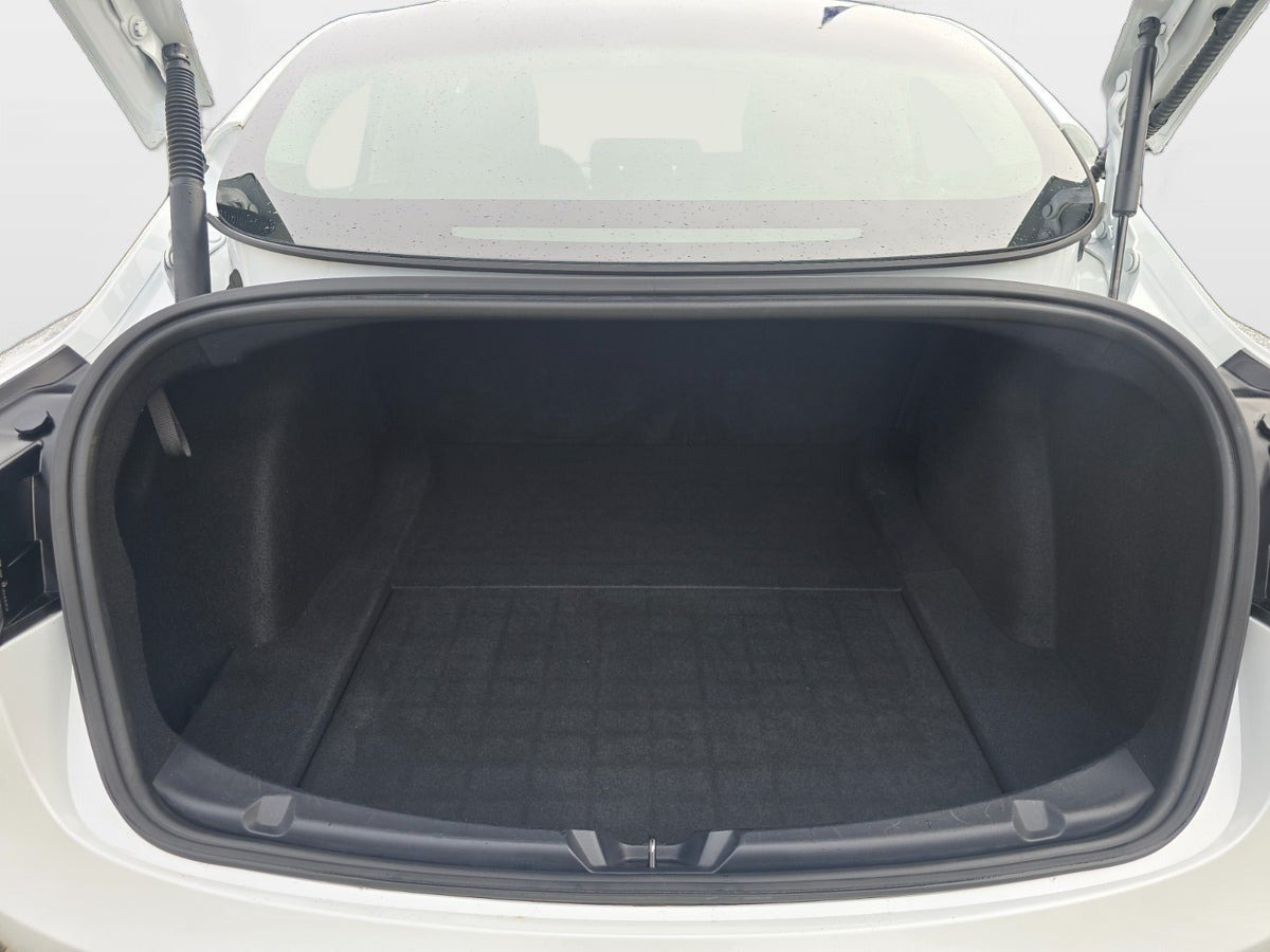 Hvid Tesla Model 3 fra 2020