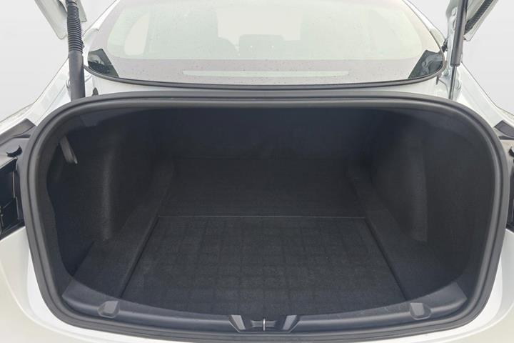 Hvid Tesla Model 3 fra 2020