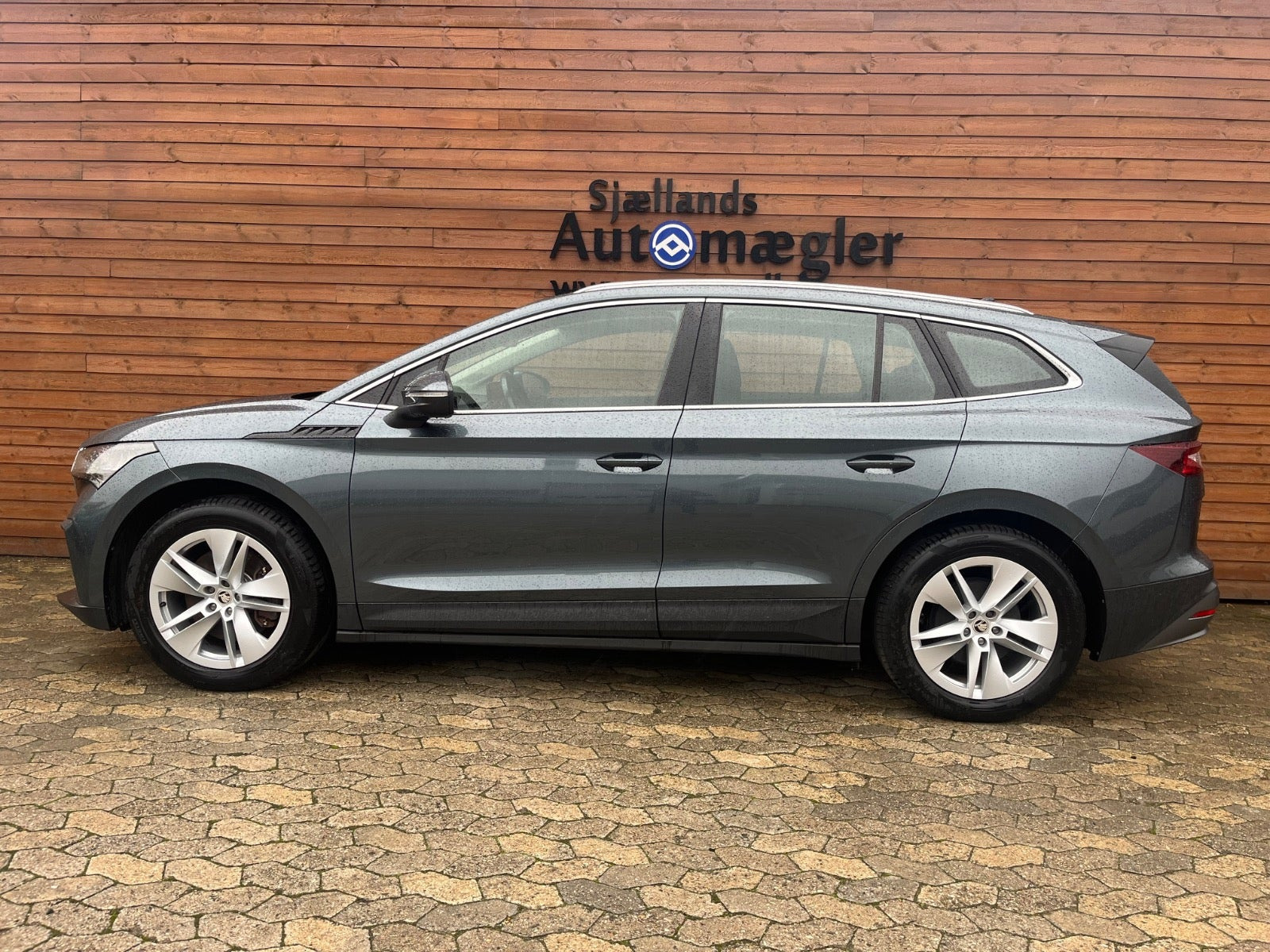 Grå Skoda Enyaq fra 2021