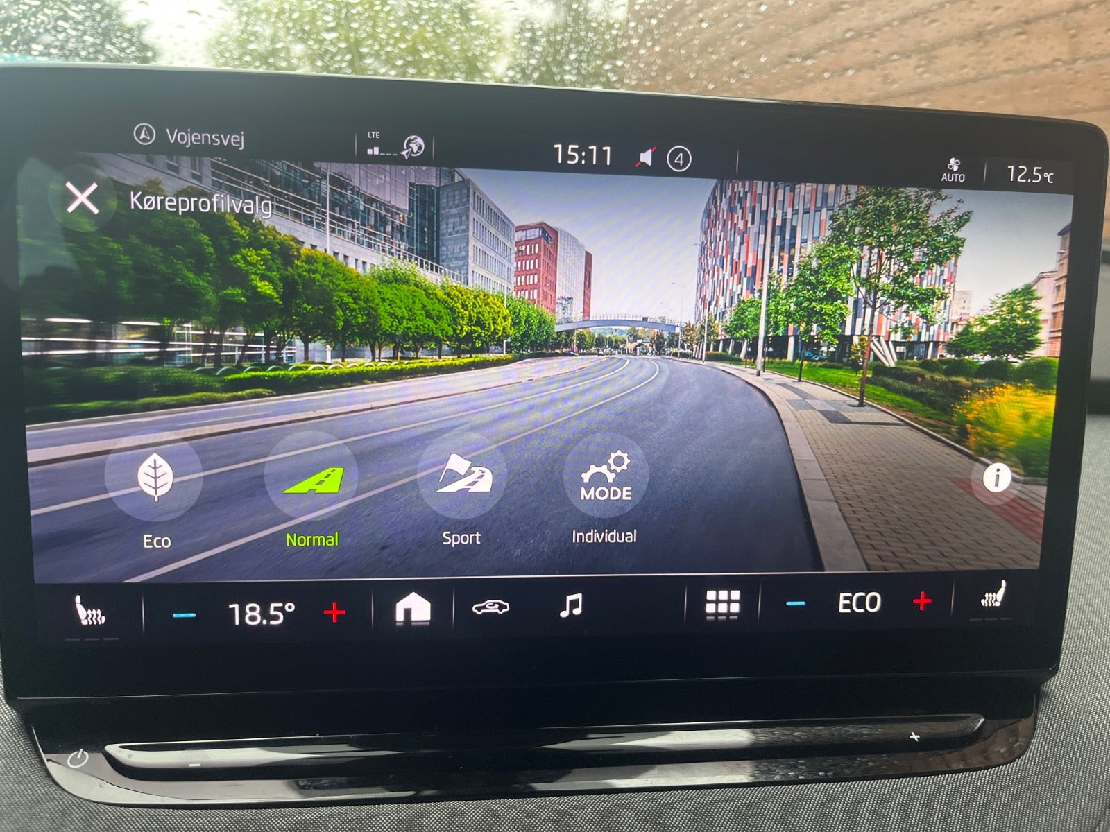 Grå Skoda Enyaq fra 2021