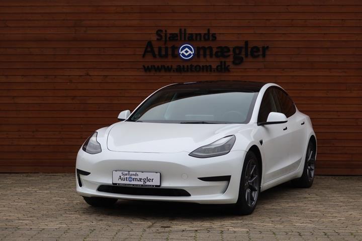 Hvid Tesla Model 3 fra 2022