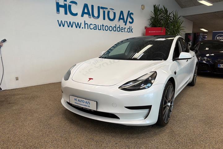 Hvid Tesla Model 3 fra 2021