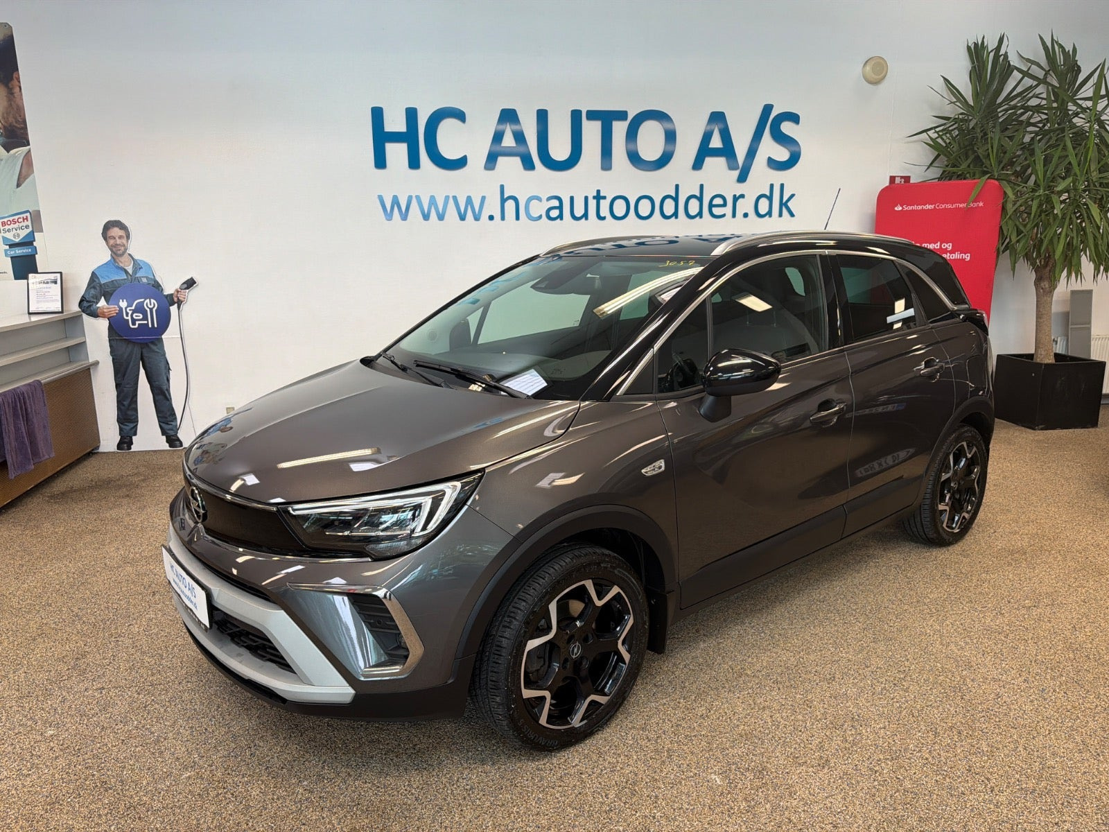 Grå Opel Crossland fra 2022