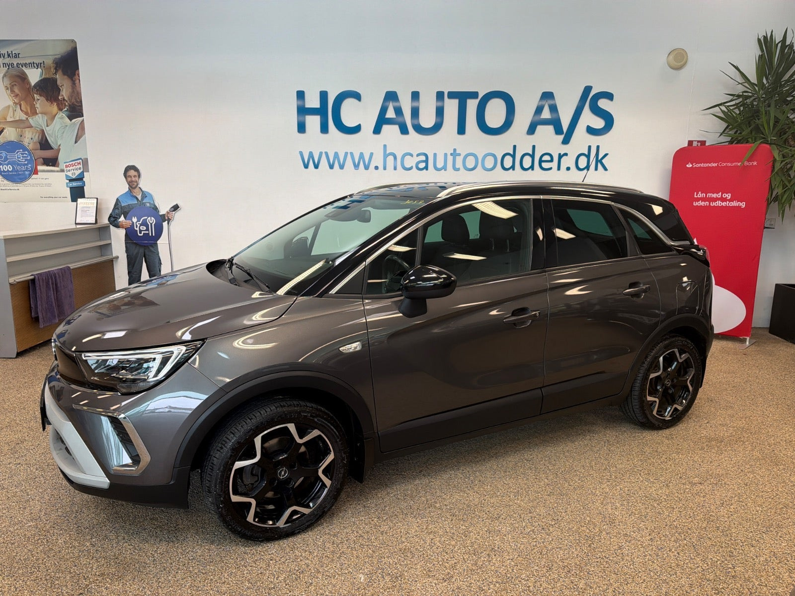 Grå Opel Crossland fra 2022