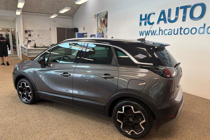 Grå Opel Crossland fra 2022