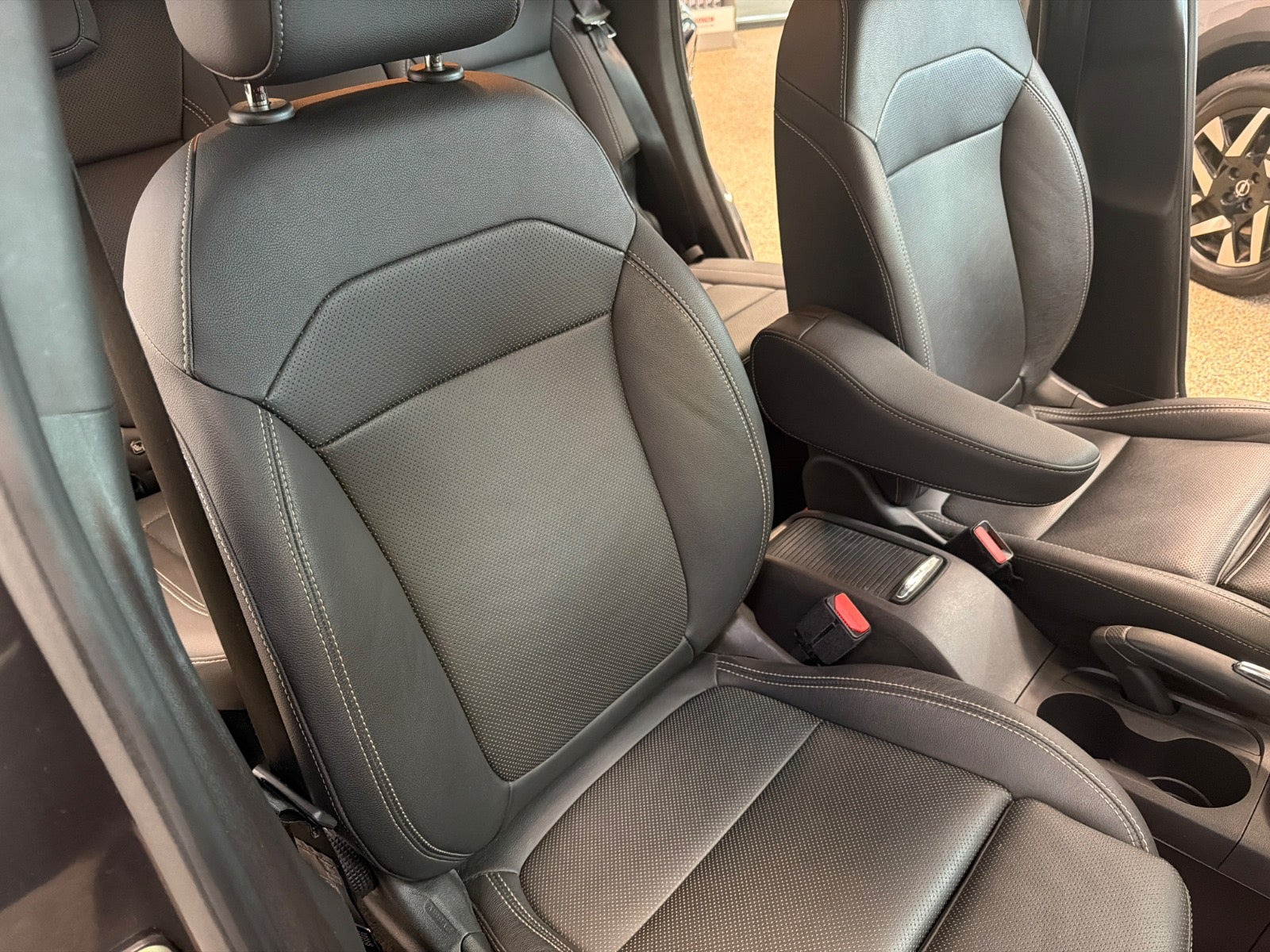 Grå Opel Crossland fra 2022
