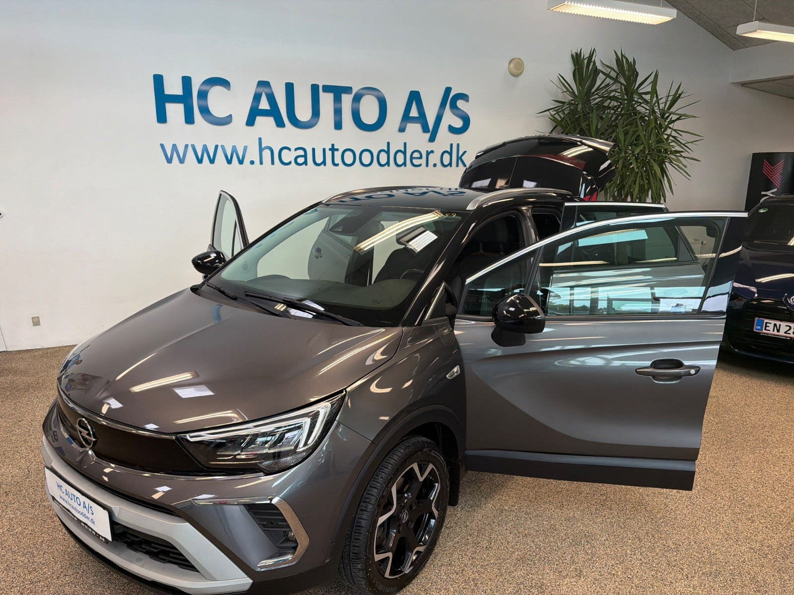 Grå Opel Crossland fra 2022