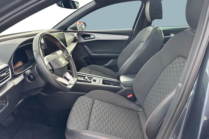 Grå Seat Leon fra 2021