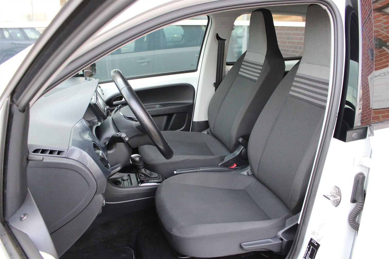 Hvid VW E-UP! fra 2021