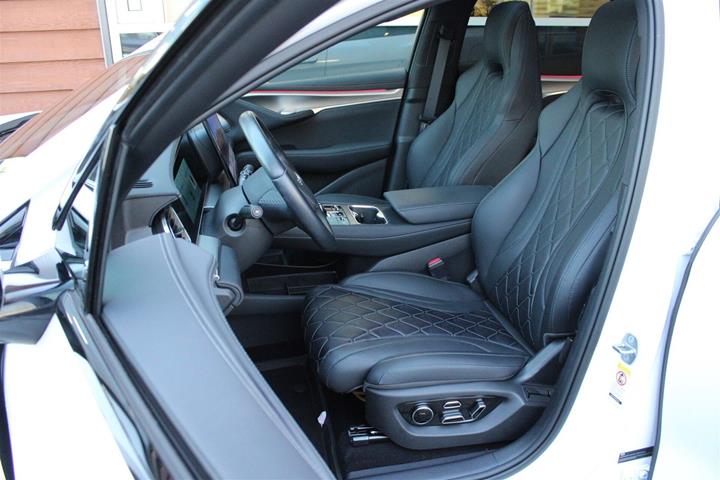 Hvid BYD Sealion 7 fra 2024