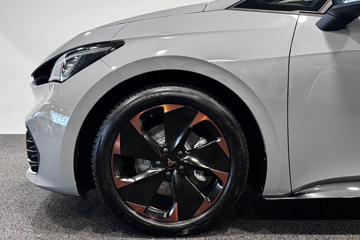 Grå Cupra Born fra 2024