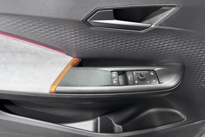 Grå Cupra Born fra 2024