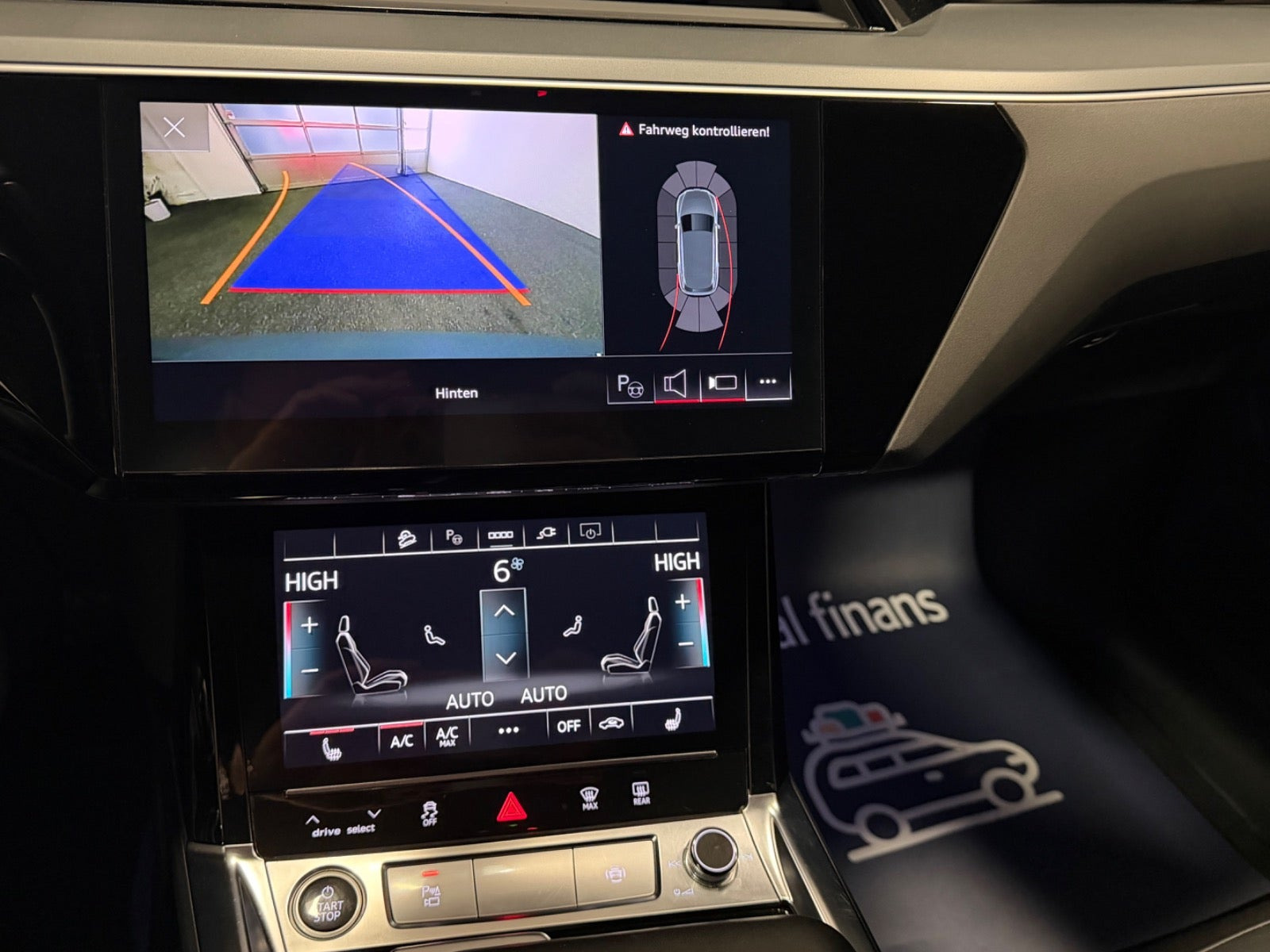 Grå Audi Q8 e-tron fra 2023