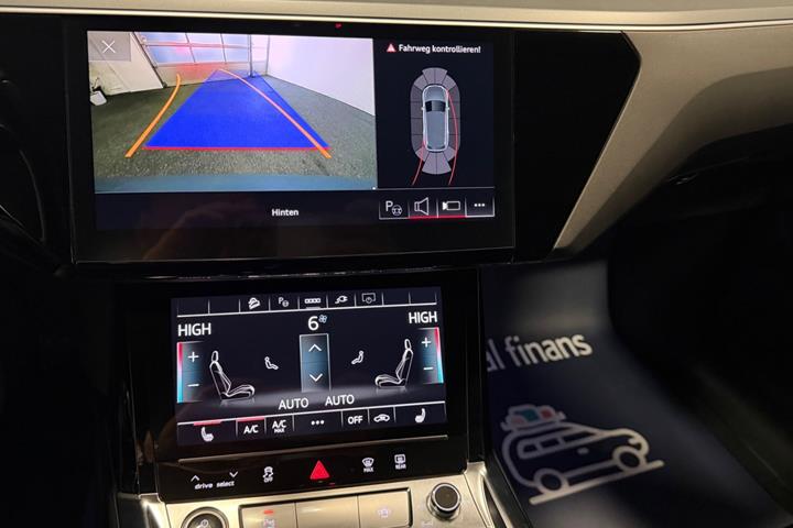 Grå Audi Q8 e-tron fra 2023