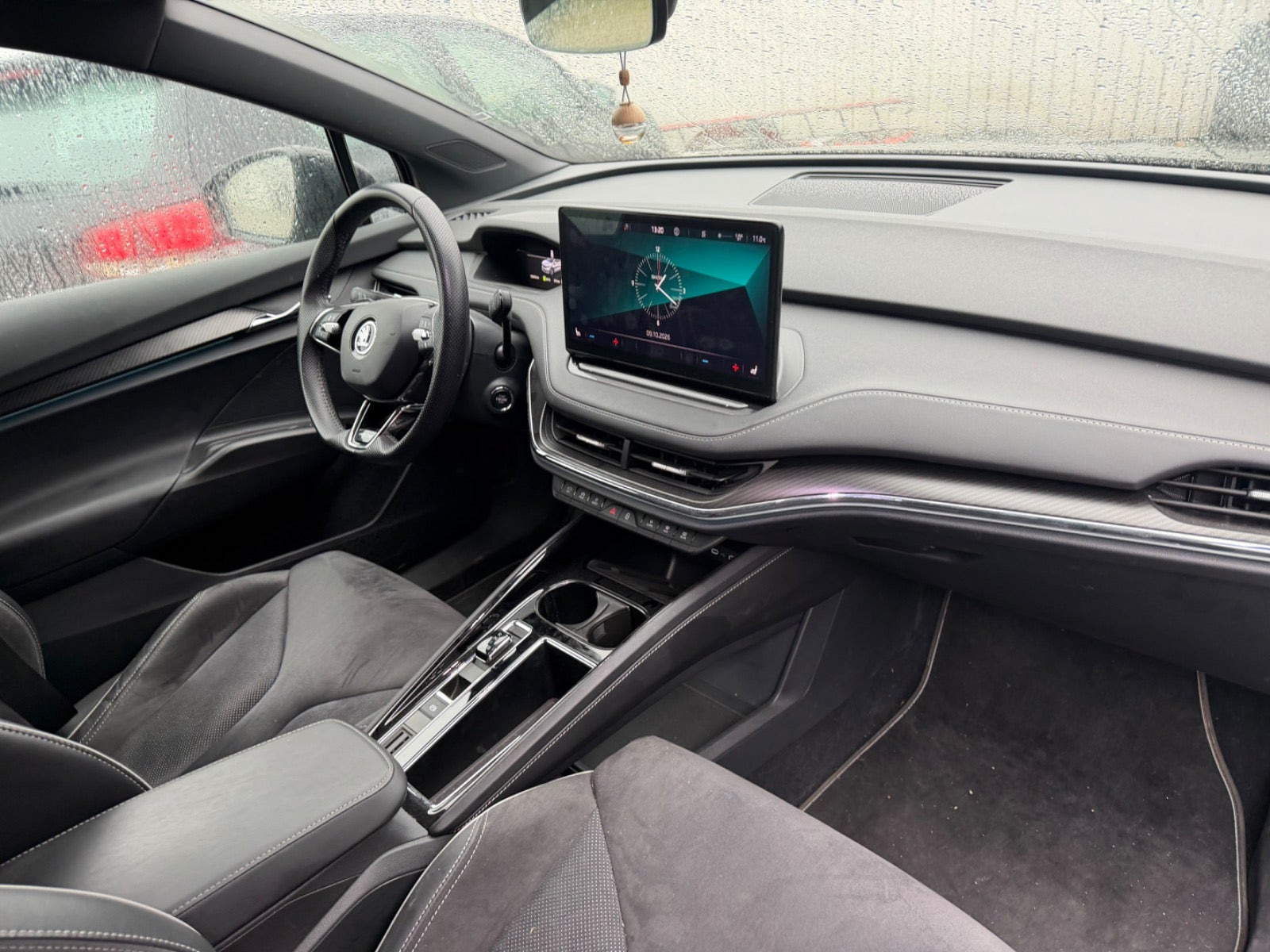 Grøn Skoda Enyaq fra 2023