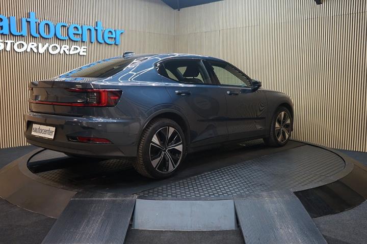 Blå Polestar 2 fra 2024
