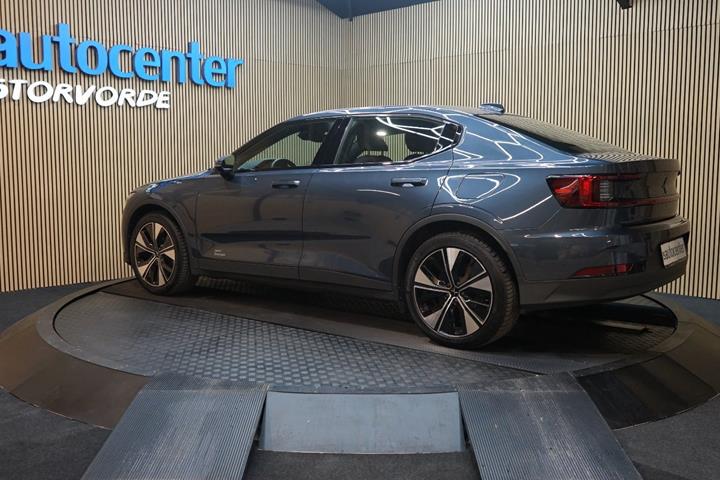 Blå Polestar 2 fra 2024