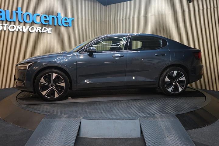 Blå Polestar 2 fra 2024