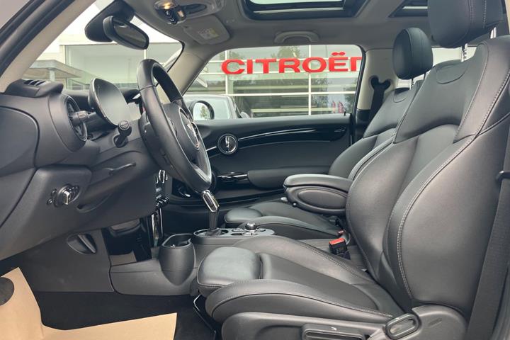Sølv Mini Cooper SE fra 2023