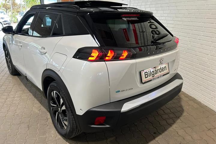 Hvid Peugeot e-2008 fra 2022