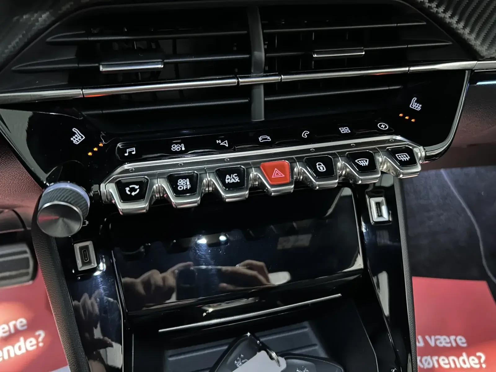 Hvid Peugeot e-2008 fra 2022