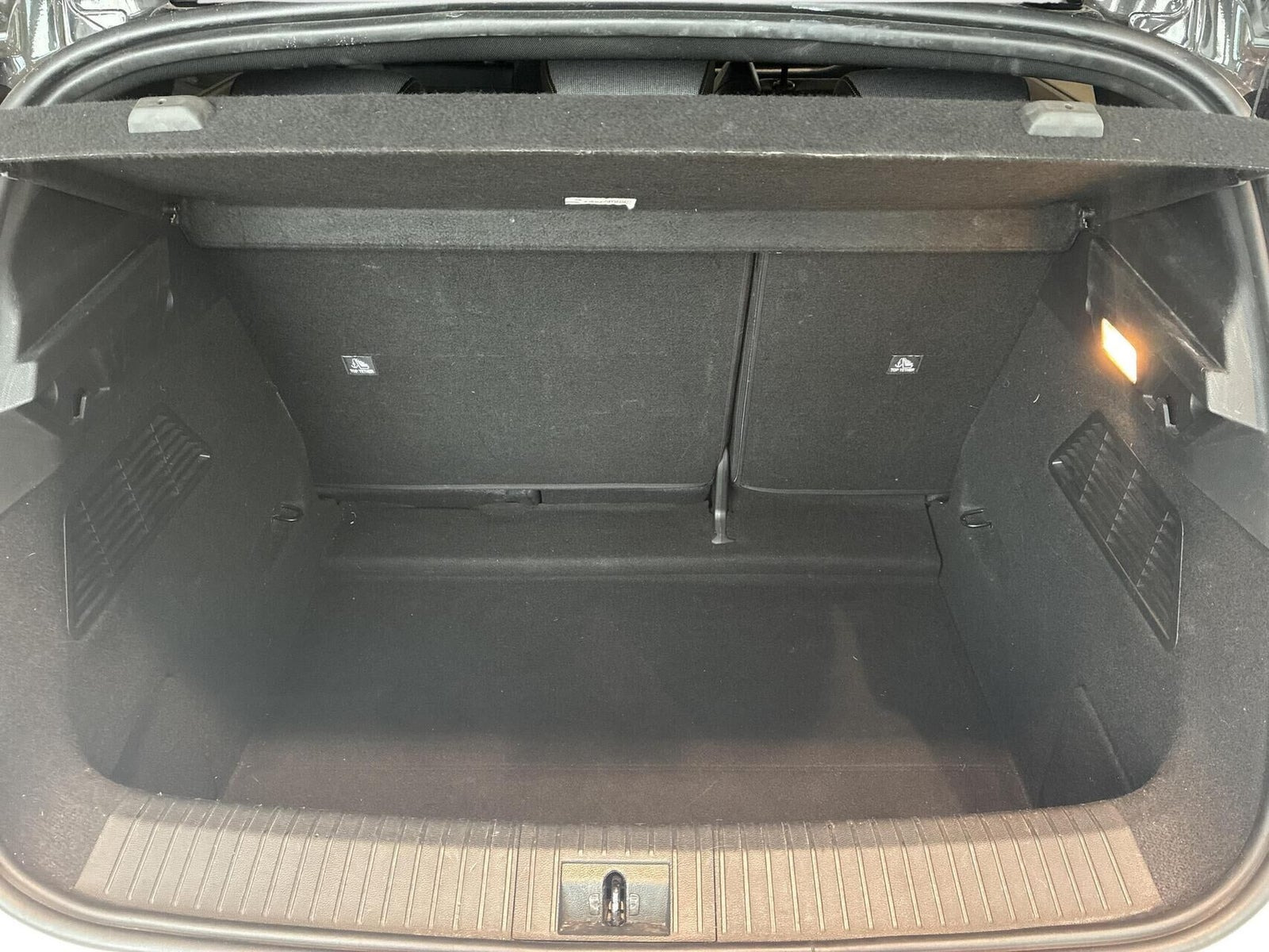 Hvid Renault Megane E-Tech fra 2023