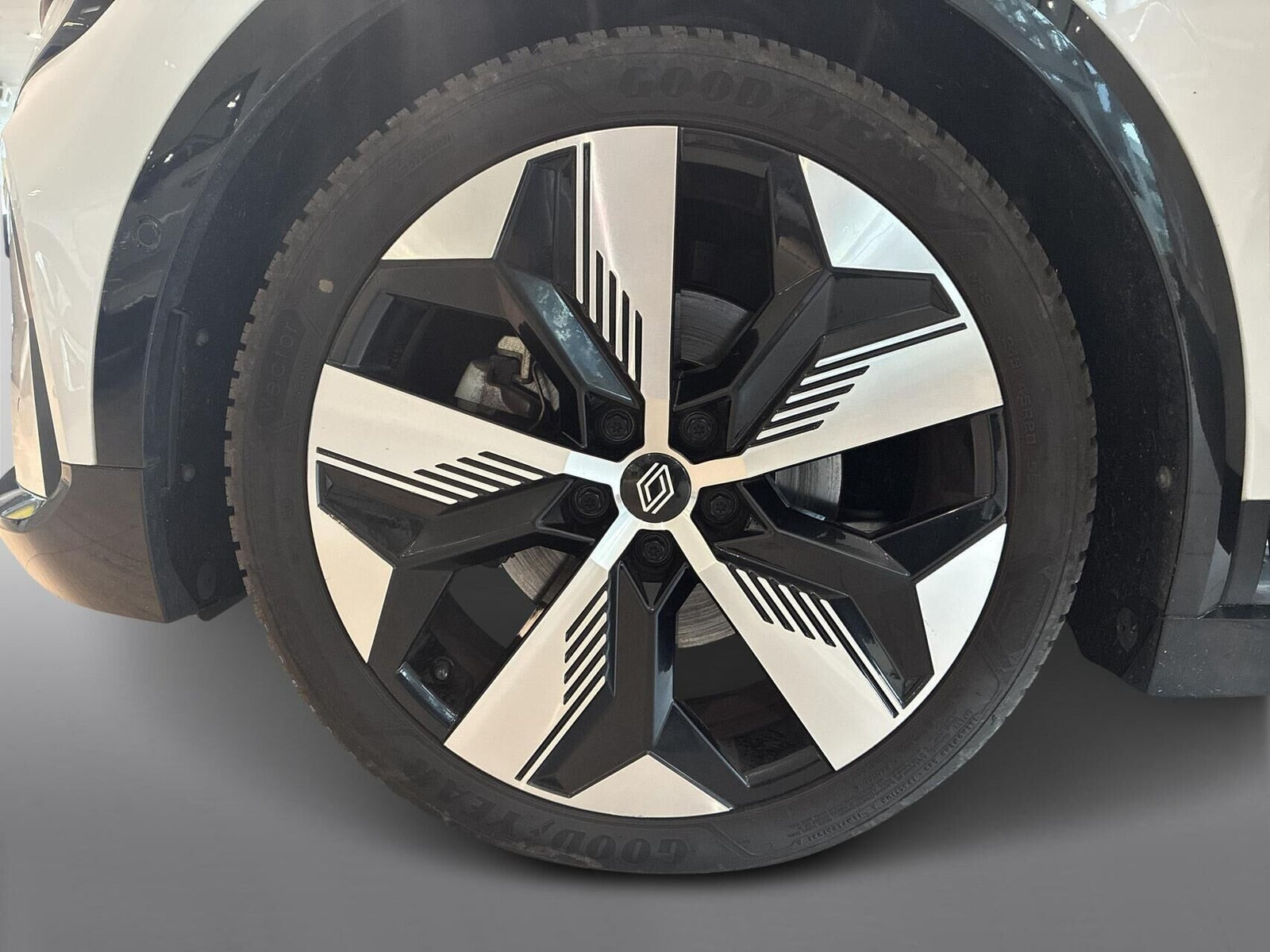 Hvid Renault Megane E-Tech fra 2023