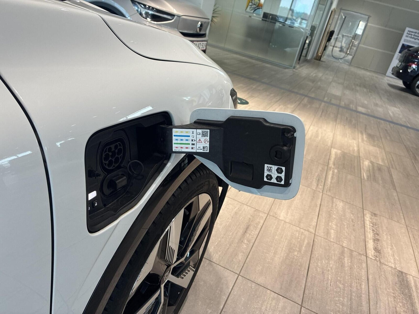 Hvid Renault Megane E-Tech fra 2023