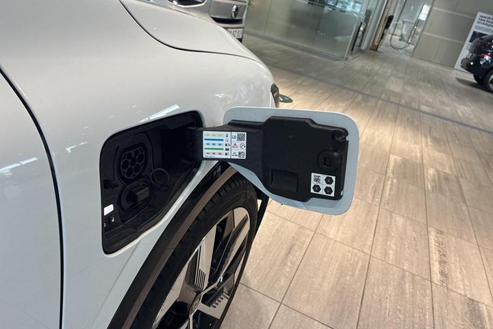 Hvid Renault Megane E-Tech fra 2023