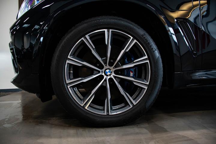 Sort BMW X5 fra 2020