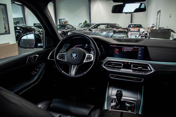 Sort BMW X5 fra 2020