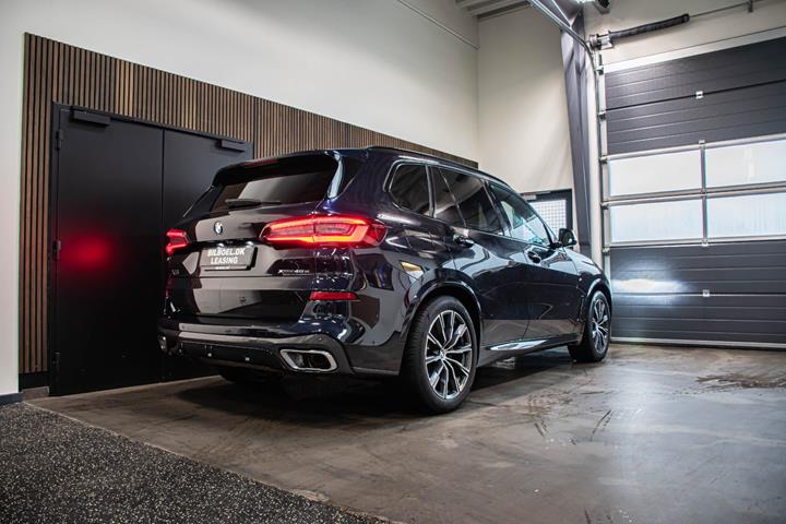 Sort BMW X5 fra 2020