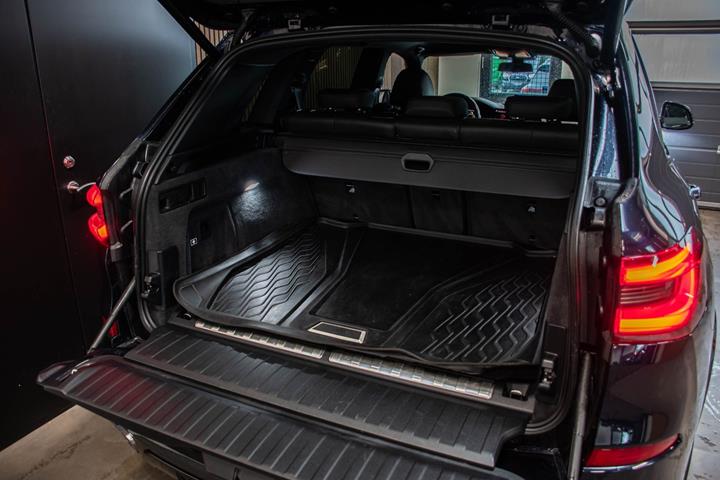 Sort BMW X5 fra 2020