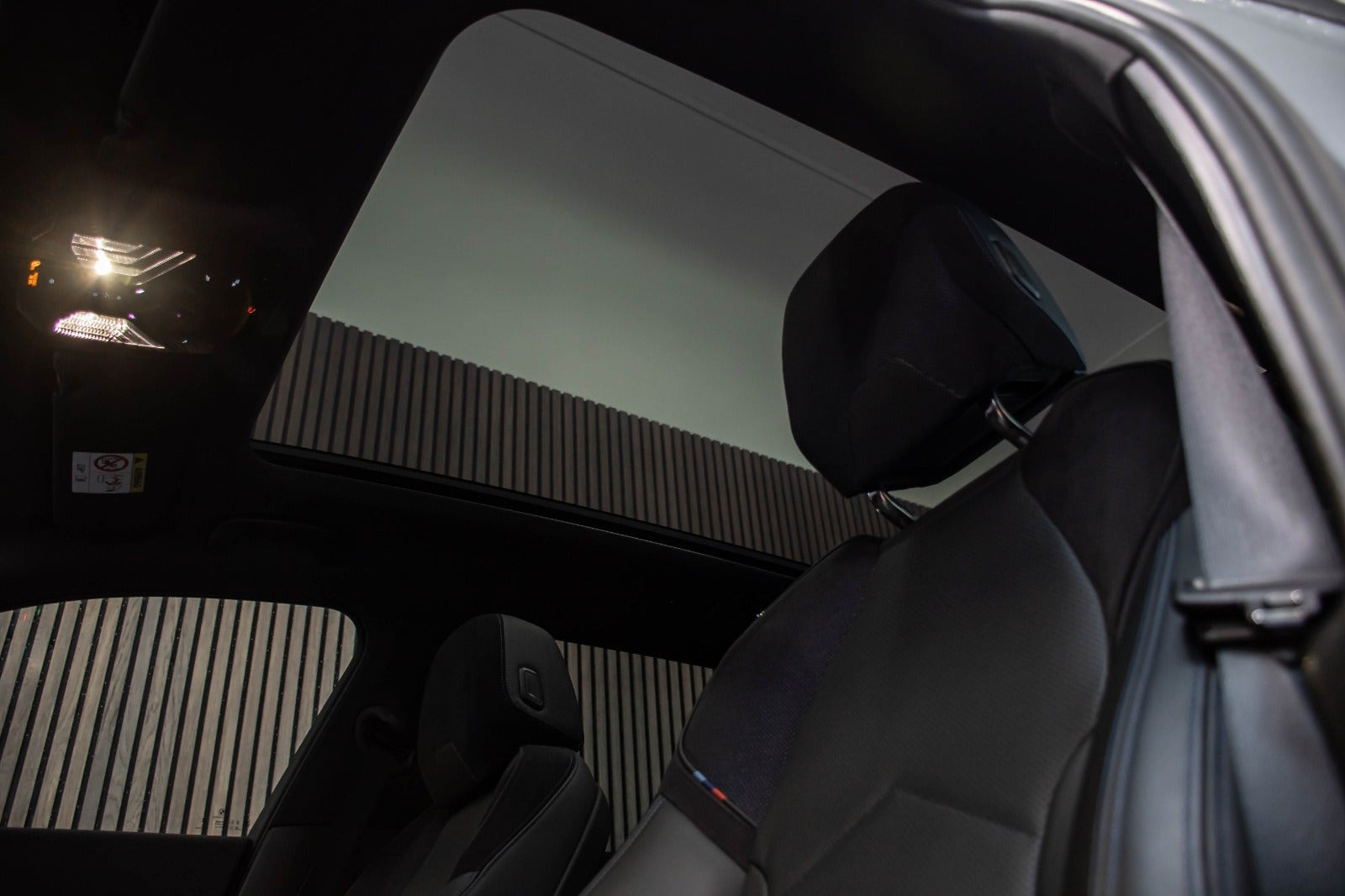 Grå BMW i5 fra 2025